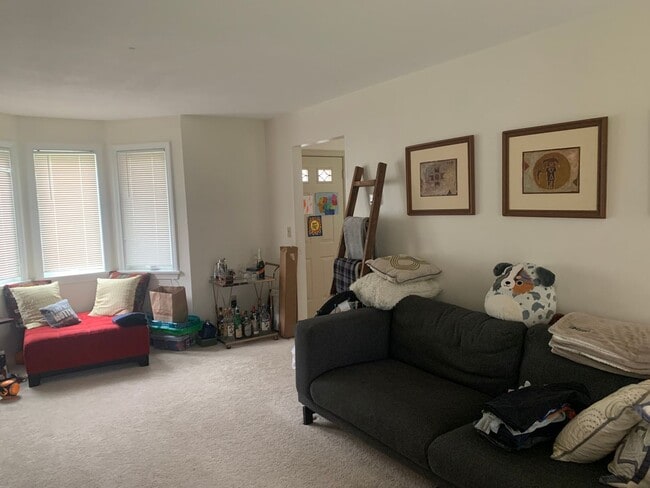 Building Photo - 2 Bedroom Townhouse in Amherst Available 8/1