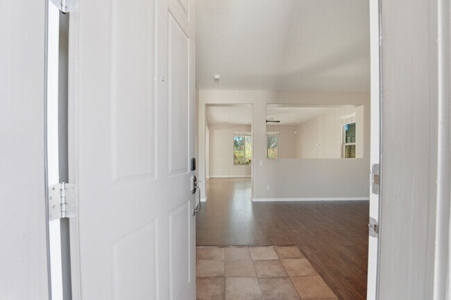 Building Photo - Spacious 3-Bedroom + Loft Home with Mounta...