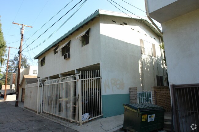 Foto del edificio - 5719 Hazeltine Ave
