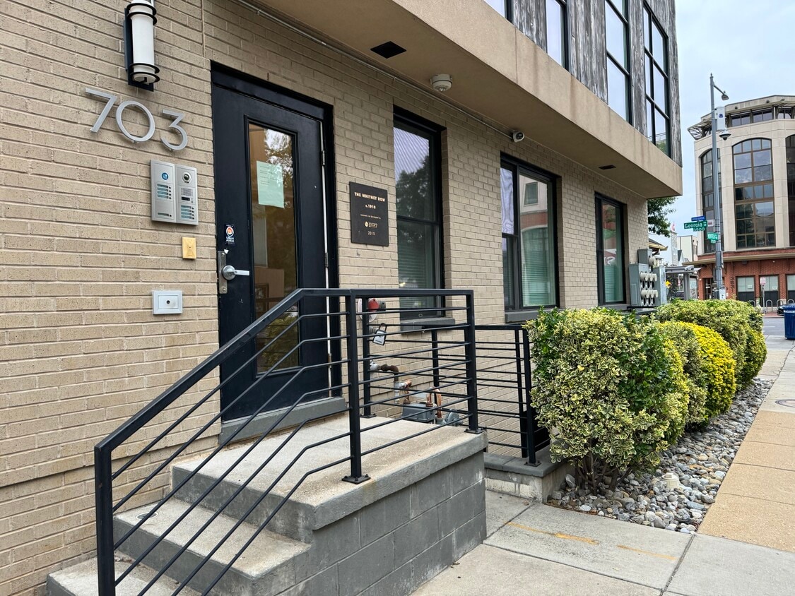 Photo - 703 Newton Pl NW (Washington, DC)