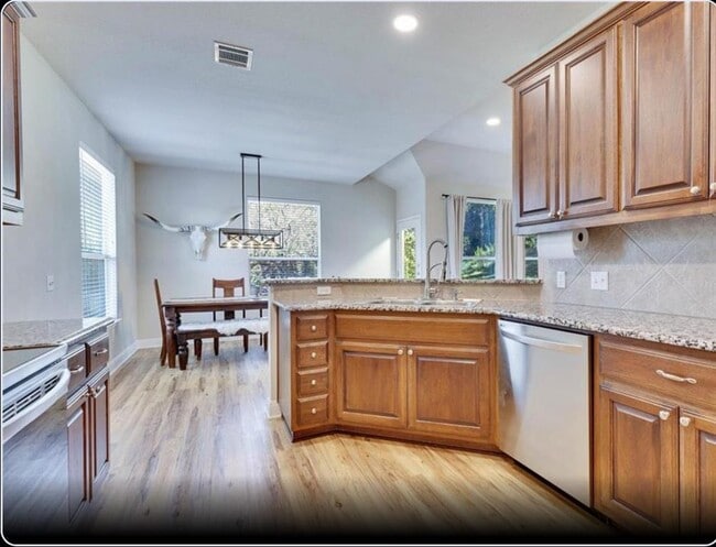 Building Photo - 405 Alva Dr