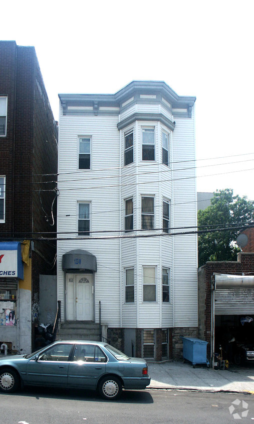 Primary Photo - 122-124 W 167th St