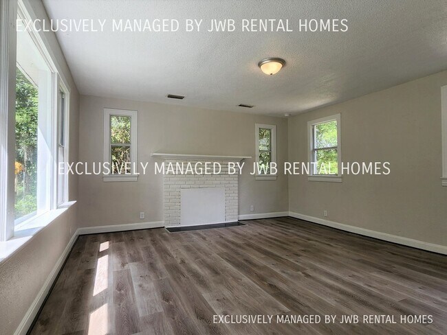 Building Photo - 523 62nd St