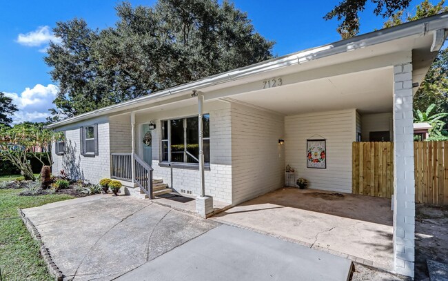 Building Photo - 7124 Hielo Dr