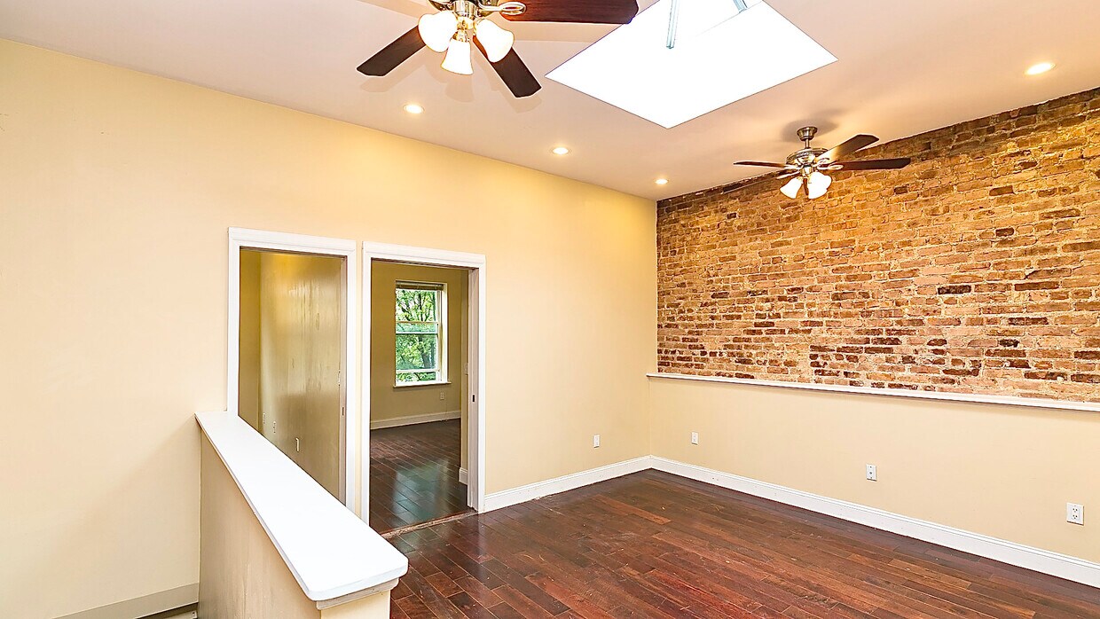 Foto principal - 665 Franklin Ave