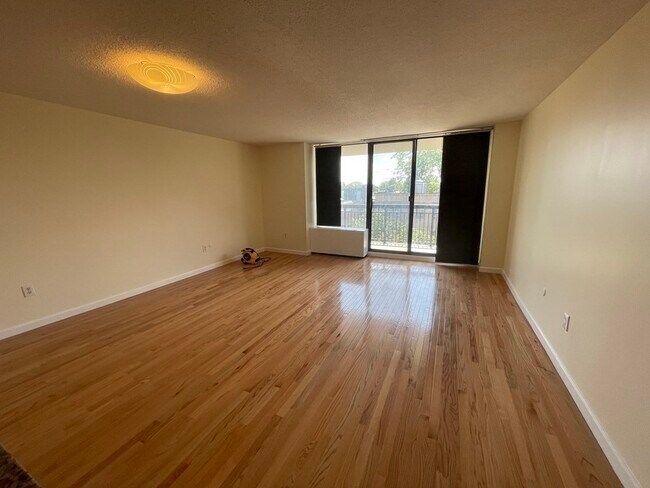 Foto del edificio - 60 Longwood Ave