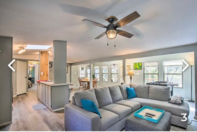 Foto del edificio - 1659 Lake Forest Rd