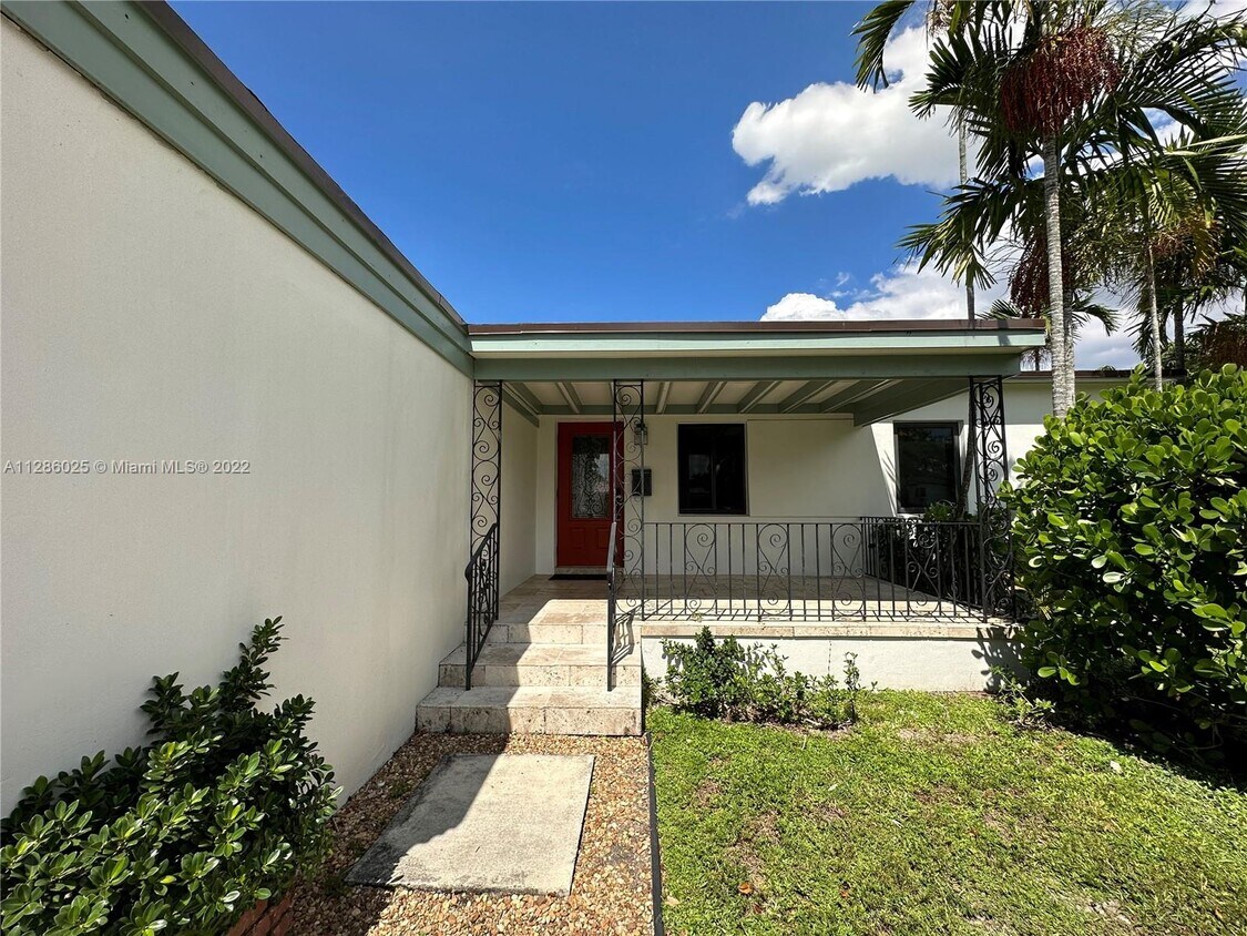 449 Falcon Ave, Miami Springs, FL 33166 House Rental in Miami Springs