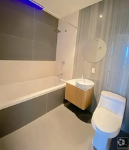 Building Photo - Luxurious 2 bedroom/1 Bathroom apt w/priva...