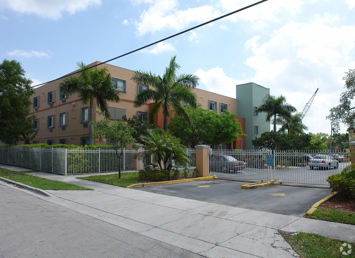 Primary Photo - Rivermont House