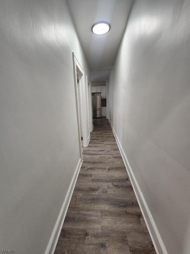 Building Photo - 9 Lois Pl