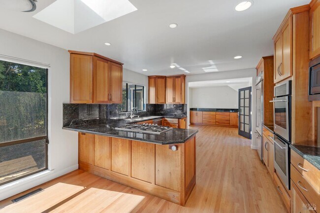 Foto del edificio - 500 Ridge Rd
