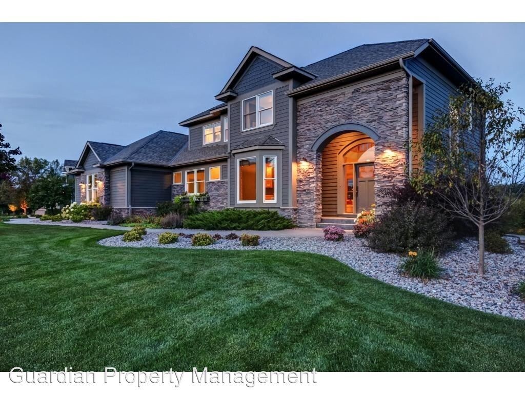 4 br, 3.5 bath House 4905 Lily Ave N House Rental in Lake Elmo, MN