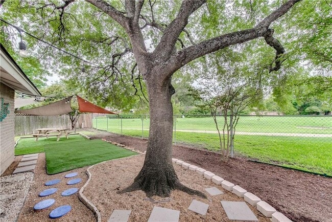 Building Photo - 12314 Wipple Tree Cove