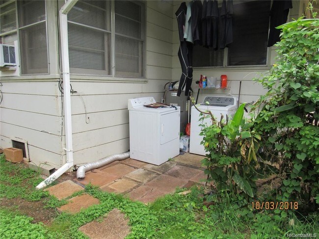 Building Photo - 574 Kamoku St