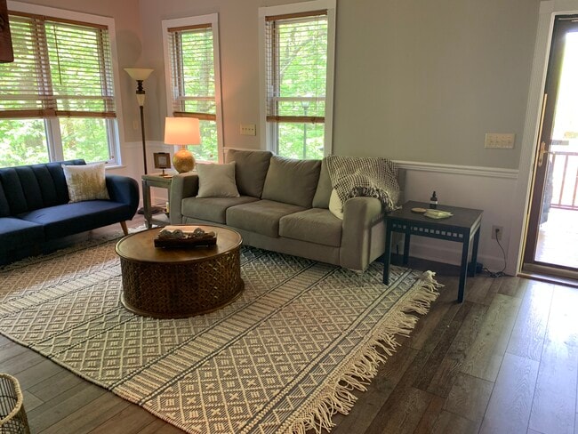 Foto del edificio - 512 Riverwalk Rdg Rd