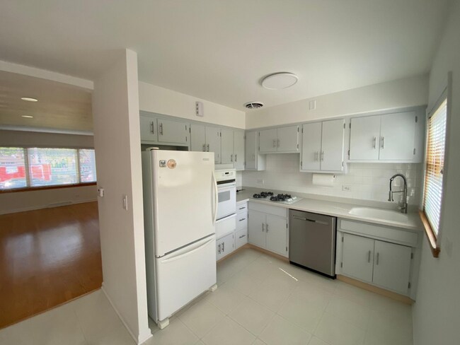 Foto del edificio - 6753 N Drake Ave