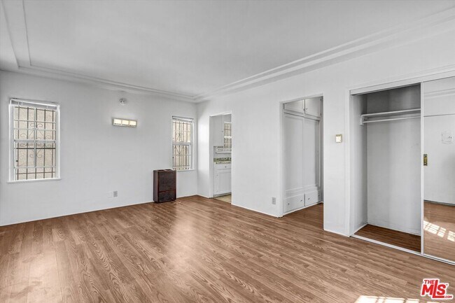 Foto del edificio - 820 S Grevillea Ave