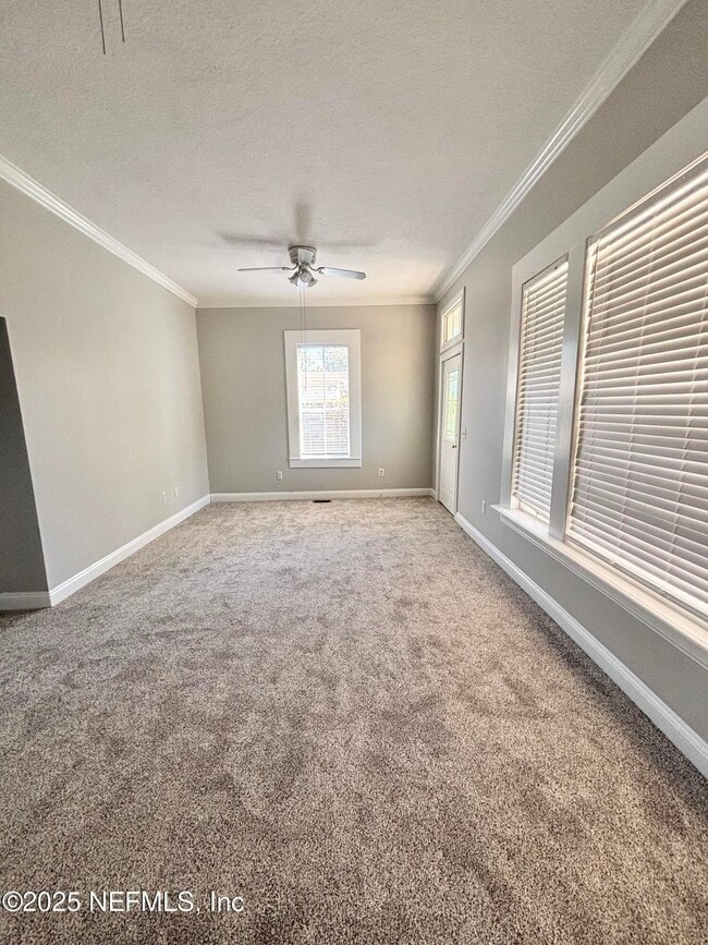 Building Photo - 311 E 6th St