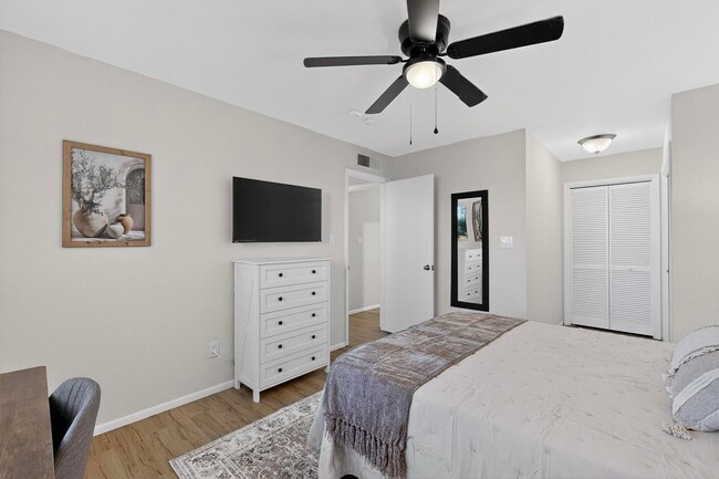 Building Photo - 6093 McKinney Dr NE