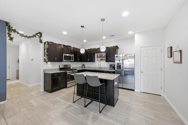 Foto del edificio - 21359 W Alvarado Rd