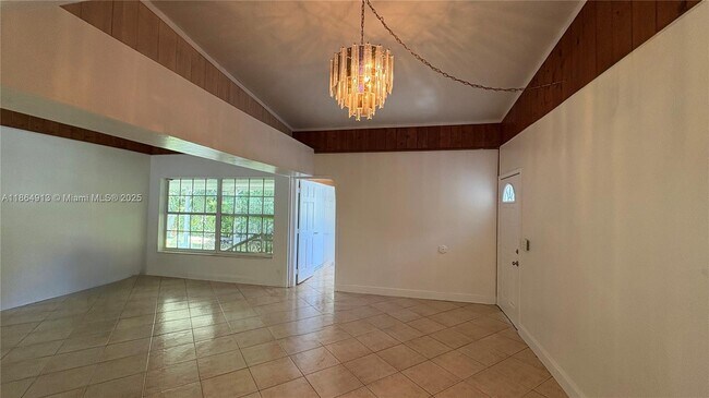 Foto del edificio - 1022 NE 82nd Terrace