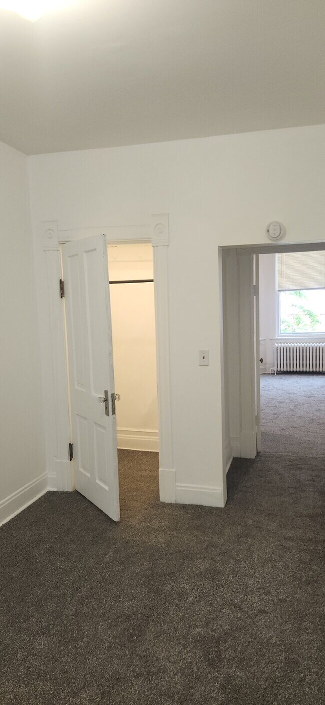 Foto del edificio - "Charming 1-Bedroom Haven in Duluth's Heart – Perfect Urban Retreat!" (accepts Section-8 tenants)