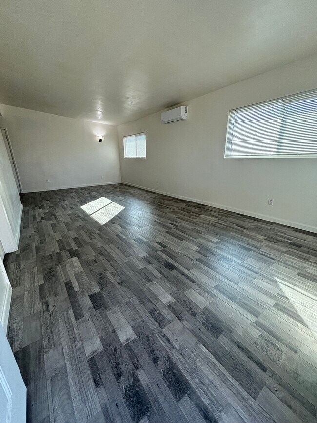 Foto del edificio - 465 W Ramona Dr