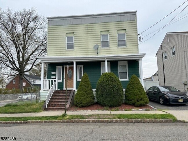 Building Photo - 36 Meacham St