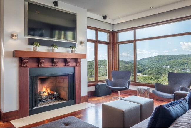 Building Photo - 166 Chem. au Pied de la Montagne