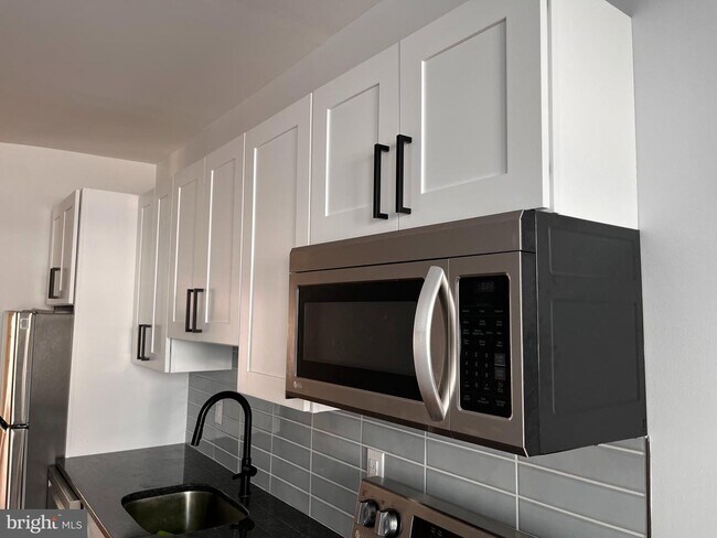 Foto del edificio - 6223 Wayne Ave