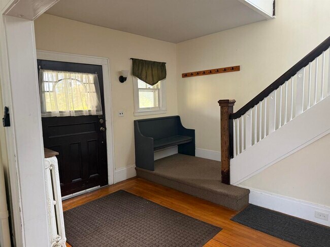 Foto del edificio - 72 Pawling Ave