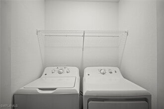 Building Photo - 15285 Grn Acrs Ave