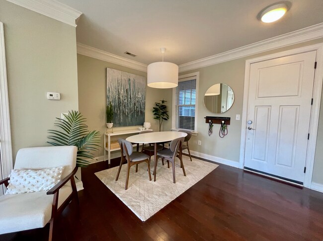 Foto del edificio - 301 E Tremont Ave