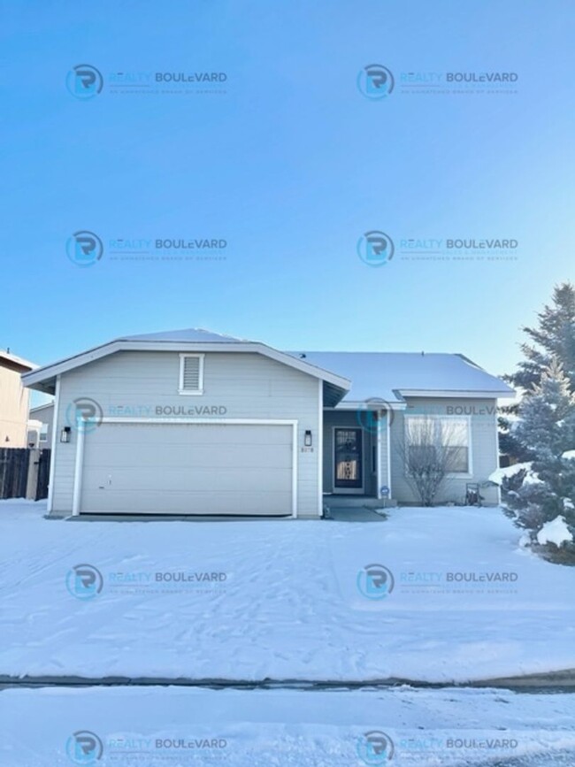 Building Photo - Charming 3-Bedroom Home in Sky Vista Villa...