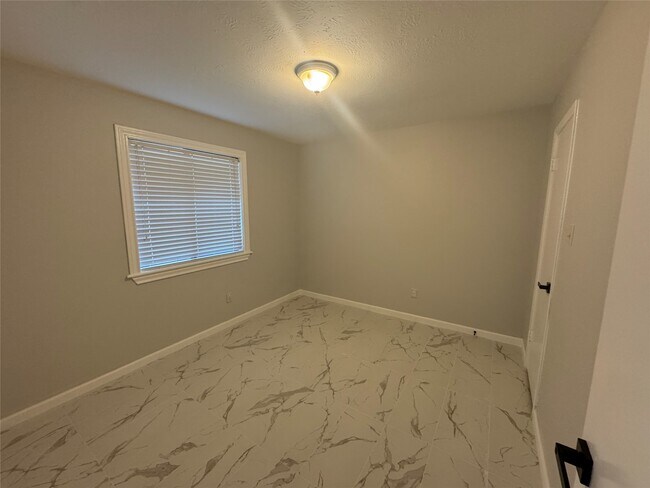 Building Photo - 2218 S Ferrisburg Ct