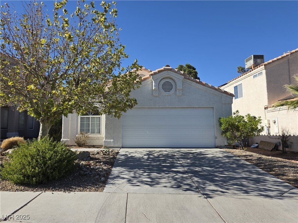 Foto principal - 8206 James Grayson Dr