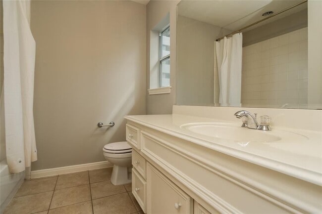 Building Photo - 34 Waugh Dr
