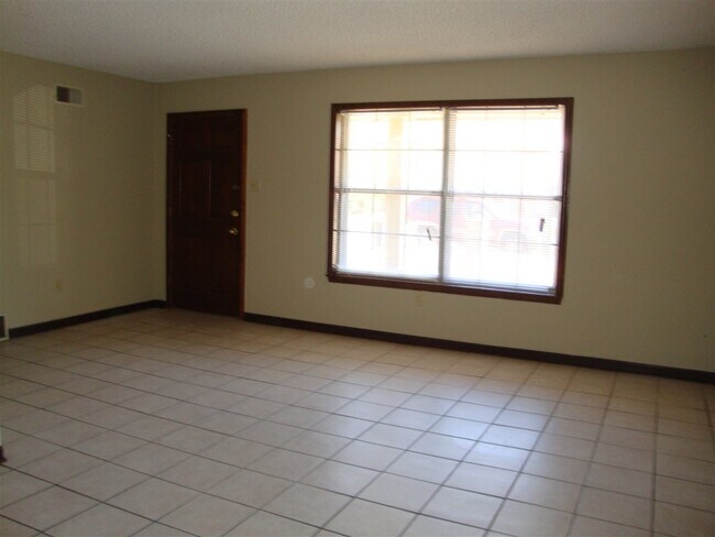 Foto del edificio - 1381 Greenland Rd