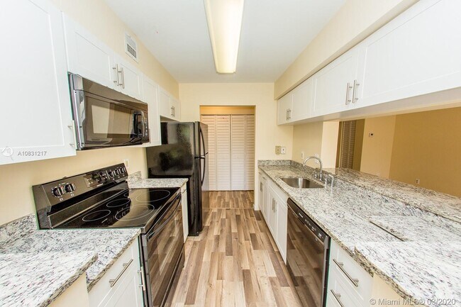 Foto del edificio - 9901 Westview Dr