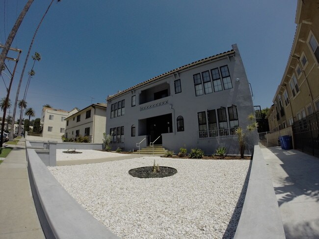 Foto del edificio - 2050 Dracena Dr.