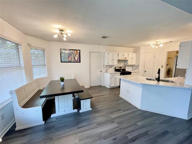 Foto del edificio - 1225 Hughmont Dr