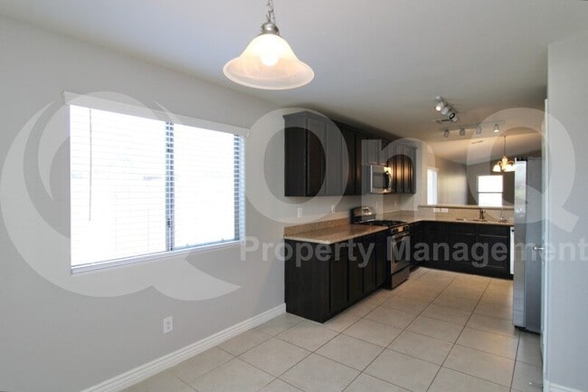 Foto del edificio - 18620 W Larkspur Dr