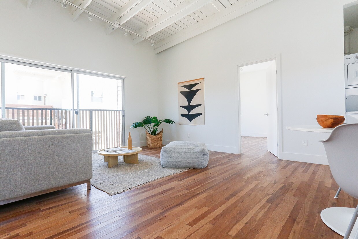 Foto principal - 5078 1/2 Romaine St
