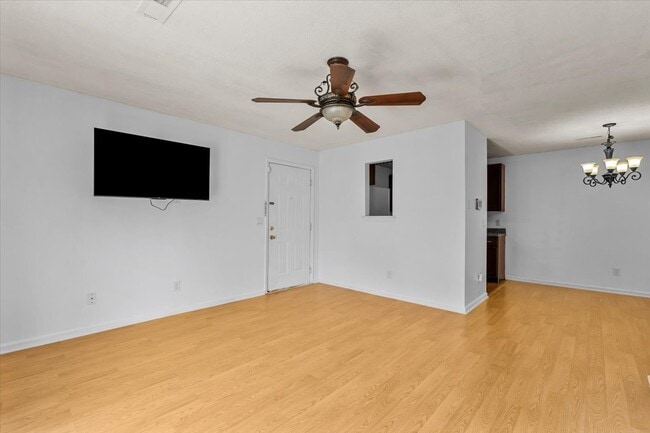 Foto del edificio - 5521 Hornaday Rd