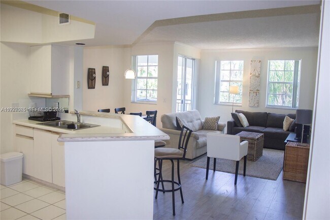 Foto del edificio - 3145 NE 184th St