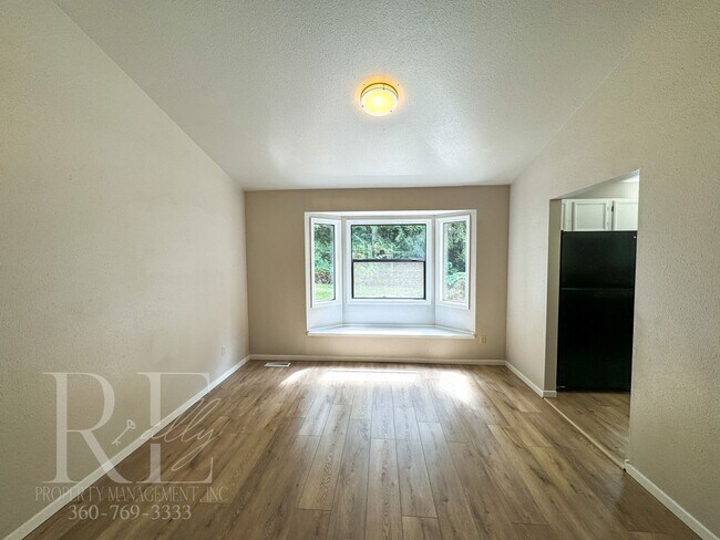 Building Photo - Updated and Refreshed in Ridgetop Area