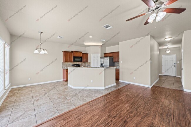 Foto del edificio - 8012 Redbrush