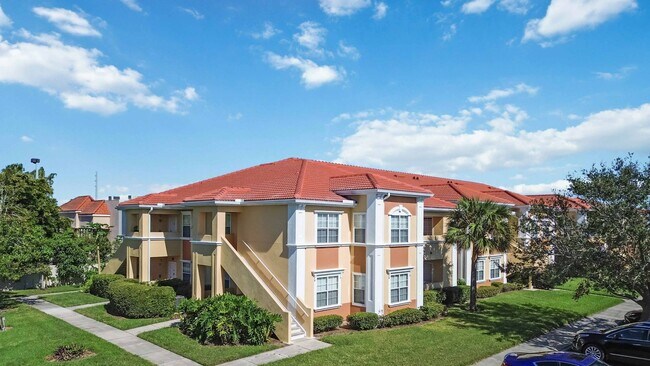 Foto del edificio - Spacious 1-Bedroom Condo for Annual Rent available now in gated Villagio Community
