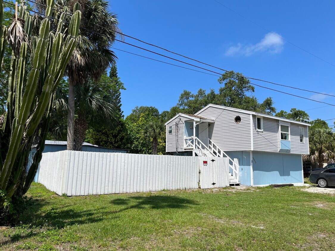 10875 71st Ave Unit B, Seminole, FL 33772 Apartments in Seminole, FL